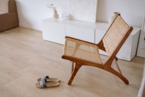 猫モチーフのスリッパを置いた部屋